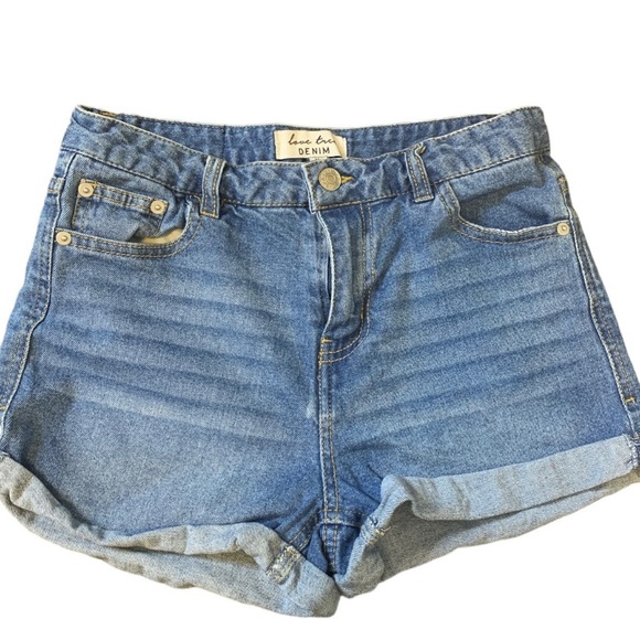 LOVE TREE Denim Jean Shorts With Pockets & Turn Up Detail Jean Blue Size Medium - Picture 1 of 9